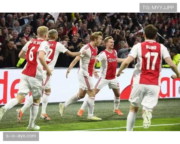 阿贾克斯战术革新:进攻套路升级引领荷甲争冠热潮