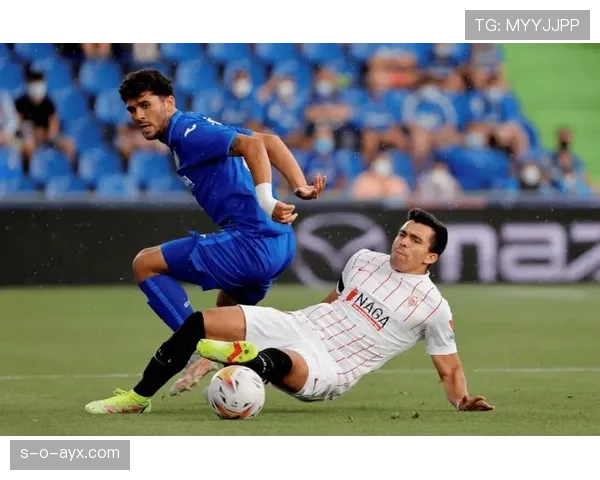 塞维利亚中场拦截能力突出 稳固防线展现高光表现