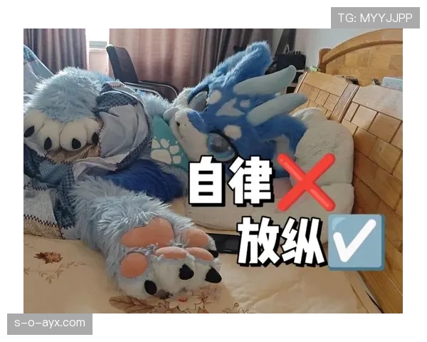 汪周雨训练完直接啃鸡腿，这自律和放纵的切换也太真实了